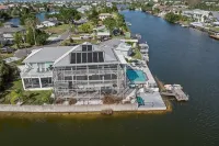 Water Front/ Free Heated Salt Water Pool/Game Room/Amenities Galore - Boutique