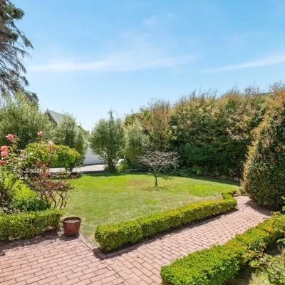 Clydesdale Manor Hotels near Sandy Bay