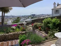 Almorah Hotel - Homestays