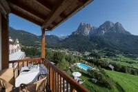 Mirabell Alpine Garden Resort & Spa - Mountain view