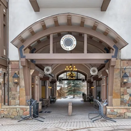 3 Bedroom Condo Just Steps From Arrowhead Lift