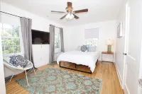Downtown Yellow Springs- Walkable. Hot Tub. Fire Pit + Pets Welcome - 4-Star