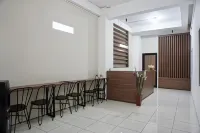 Aurora House Surabaya Hotels in Lakarsantri