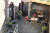 Jambon Hotels in Wanroij