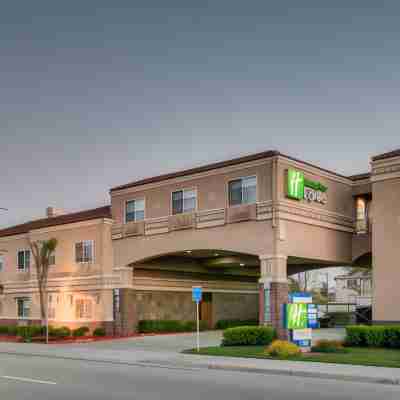 Holiday Inn Express & Suites Santa Clara Hotel Exterior