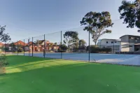 Captains Cove Resort - Waterfront Apartments Hotels in Paynesville
