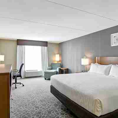 Holiday Inn Express & Suites Oshawa Downtown - Toronto Area Rooms