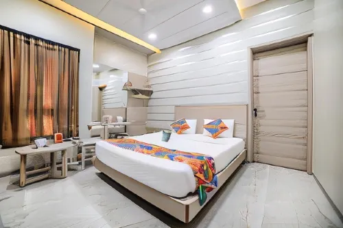 Hotel Bhondawe Palace Hotels in Waluj Bk.