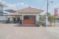 RedDoorz Plus Near Rsud Majalengka Hotels in Majalengka