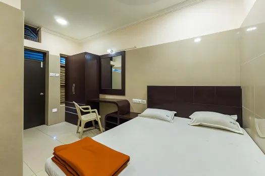 Hotel Sarada Nivas (Mylapore) Hotels near Mami Kadai