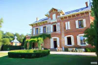 Domaine du Buc, le Château فنادق في Brens