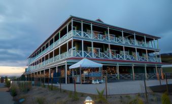 McMenamins Kalama Harbor Lodge