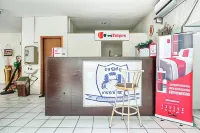 RedDoorz Plus Near Galaxy Mall Hotels in Tambaksari