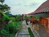 Villa Kayu Yogyakarta Hotels near Sendang Kasihan Spring