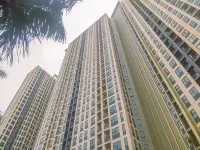 Well Designed Studio Room Transpark Cibubur Apartment by Travelio Hotels in Джакарта
