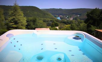 Les 7 Meuses - Restaurant & Hébergements HÔTELIERS - Insolites - Wellness - GÎTES
