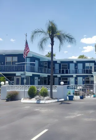 Ashley Brooke Beach Resort Отели рядом с достопримечательностью «Парк Дирфилд Айленд»