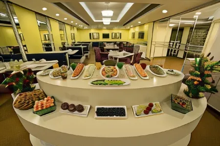 Sarovar Portico Naraina Delhi Отели рядом со станцией Delhi Cantt