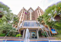 Golden Avenida Family Suites Hotel di Salou