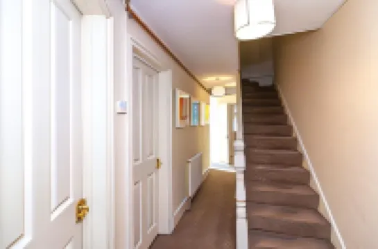 Bradstone Garden Retreat with Own Entrance