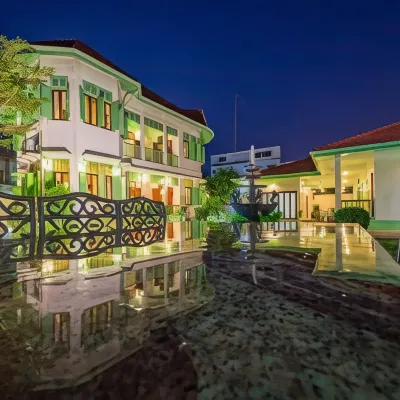 Villa Khun Wichianpanich Hotels near Wat Kamphaeng Laeng