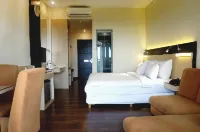 Puri Wisata Hotel فنادق في Baturraden