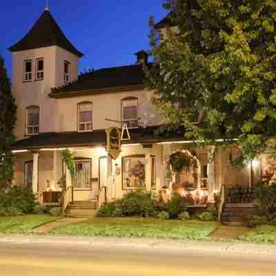 Auberge Les Deux Tours Hotel Exterior