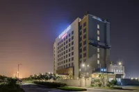 Courtyard Surat Отели рядом с достопримечательностью «Джавахарлал Неру Гарден»