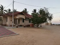 Faris's Homestay & Resort Hôtels à : Semerak