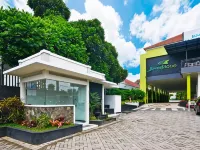 Riverstone Hotel & Cottage Hotels in Batu