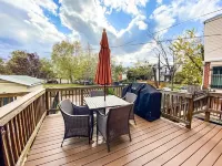 Charming Bloomingdale Row Home with Deck and Parking - Jacuzzi