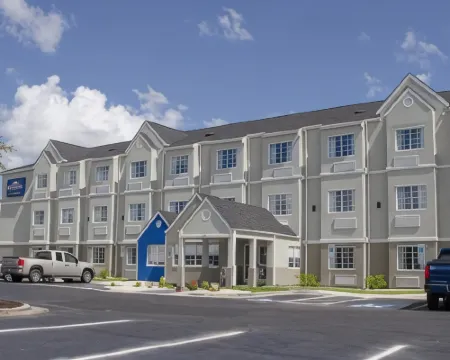 ไมโครเทล อินน์แอนด์สวีทส์ บายวินด์แฮม แคมป์ เลอเจิน/แจ็คสันวิลล์ โรงแรมในOnslow County