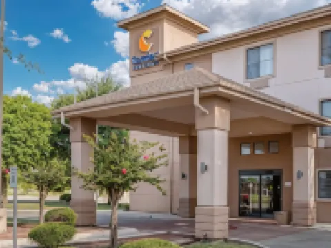 Comfort Inn & Suites Hotels in Seguin