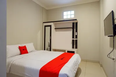 RedDoorz Plus Near Jogja City Mall 5 Hotell i Sinduadi