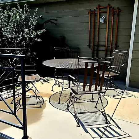 Townhouse in a quiet culdesac, easy access to all Black Hills area attractions.