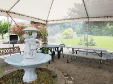 Dew Drop Inn Hotels in Forks