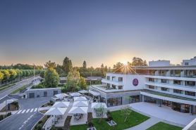 รีวาจ์โรงแรมและสปาอานซี่