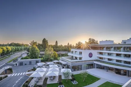 Rivage Hôtel & Spa Annecy Отели рядом с достопримечательностью «Notre-Dame de Liesse»