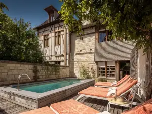 La Maison de Rhodes  le Champ des Oiseaux