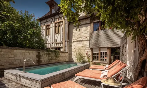 La Maison de Rhodes  le Champ des Oiseaux