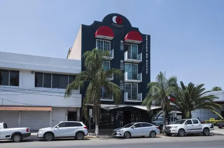 Suites de Reyes Отели в г. Ирапуато