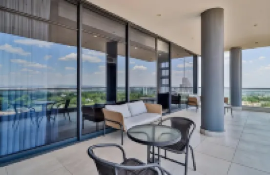 伊洛沃預訂套房酒店