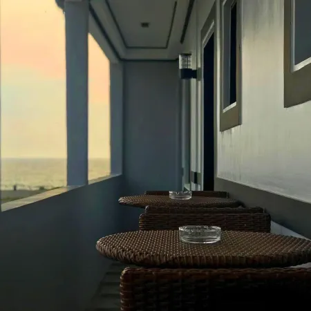 The Palms Resort & Bar