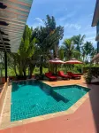 Love Room, Center Thong Sala