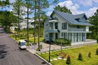 Thuy Hoang Nguyen Resort & Spa Hotels near Golden Valley