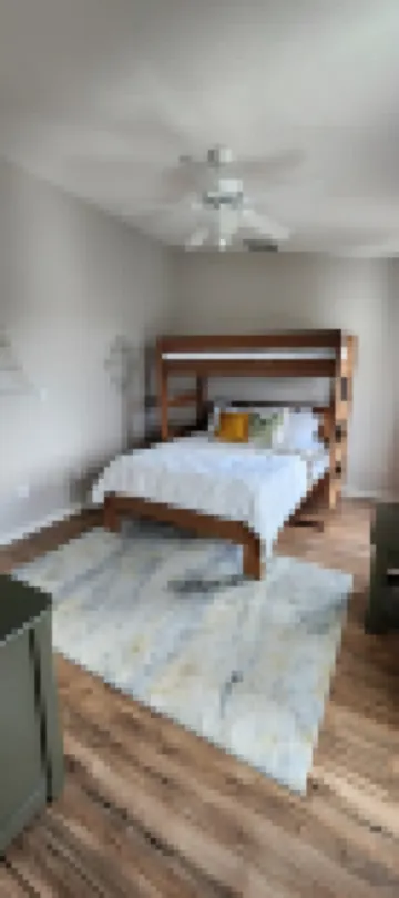 15 minutes from Kings Island!  Spacious farmhouse that sleeps up to 11!