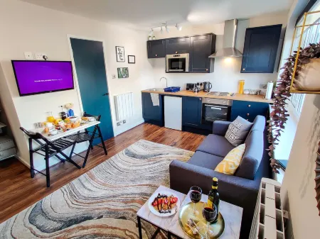 Lunar Stays Отели рядом с достопримечательностью «Solaris Centre»