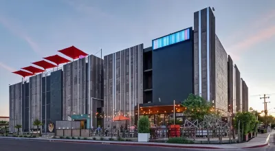 The Clarendon Hotel and Spa Hotel dekat Hole in the Rock