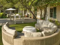 Lavender Inn by the Sea Hotels near Moreton Bay Fig Tree