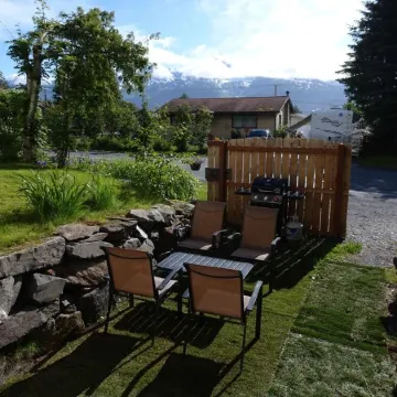 Sleeps 6. Suite - historical home Отели в г. Сьюард